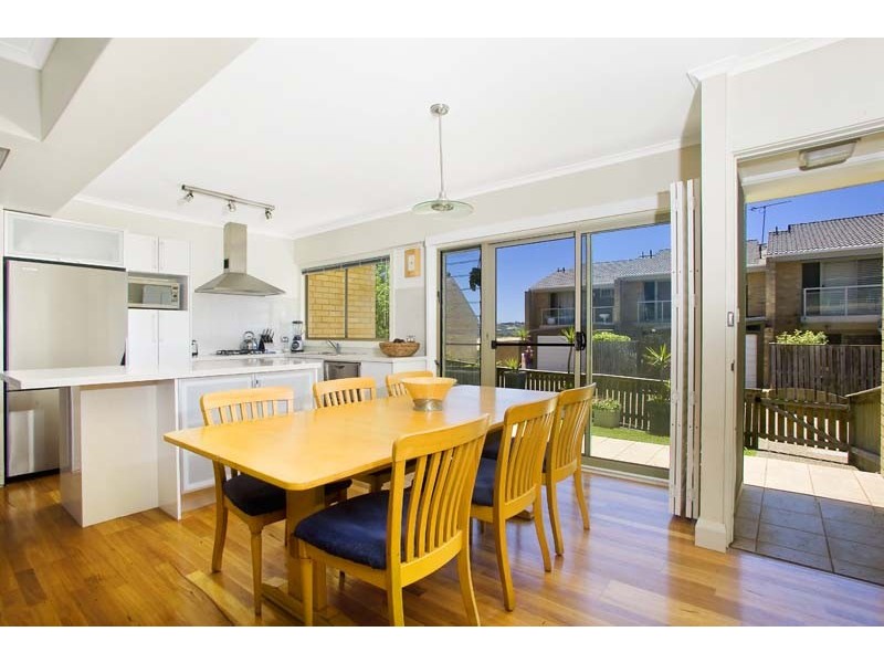 8/2-4 Beach Street, Curl Curl NSW 2096
