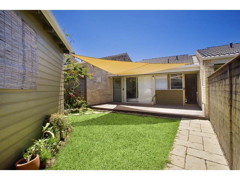 8/2-4 Beach Street, Curl Curl NSW 2096