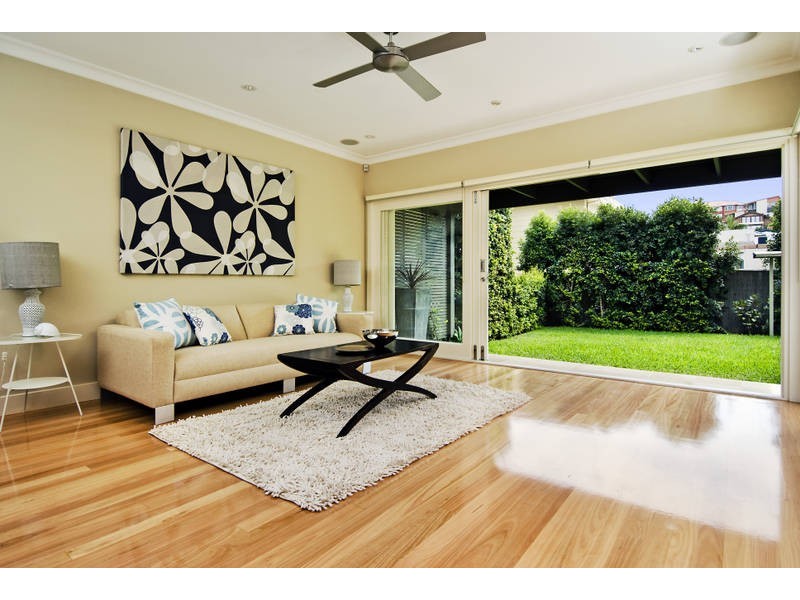 11 Woods Parade, Fairlight NSW 2094