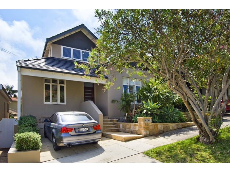 11 Woods Parade, Fairlight NSW 2094