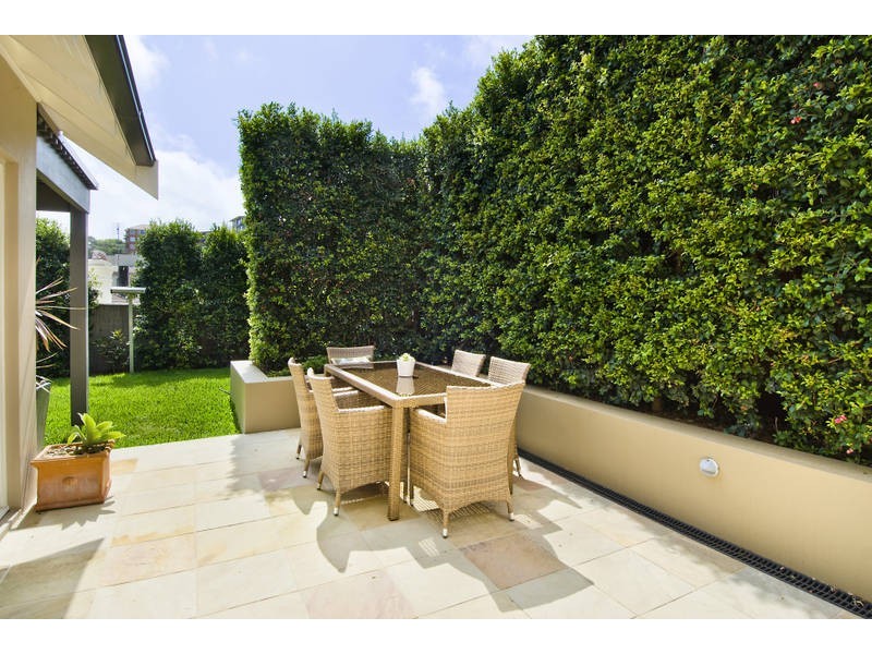 11 Woods Parade, Fairlight NSW 2094