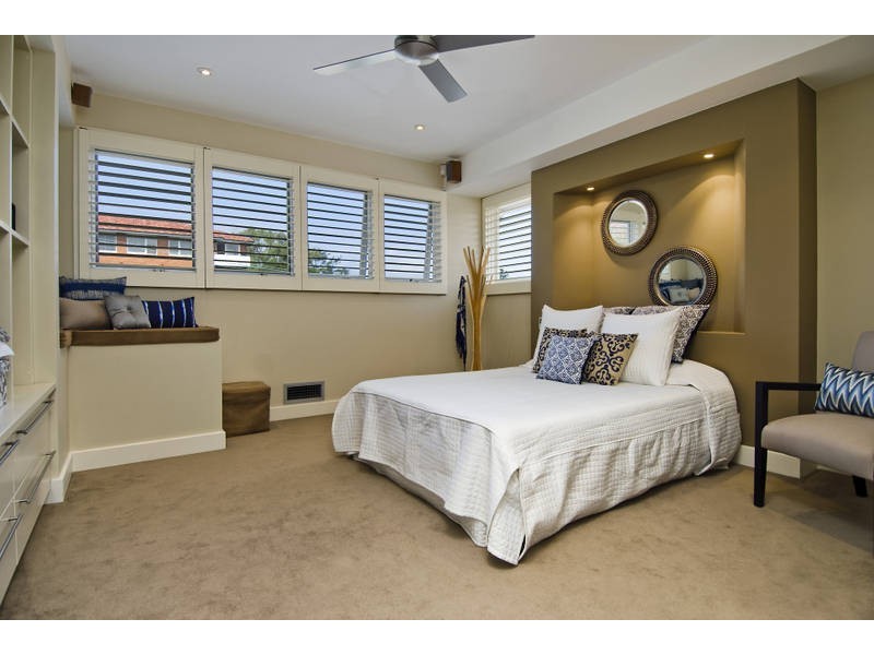 11 Woods Parade, Fairlight NSW 2094