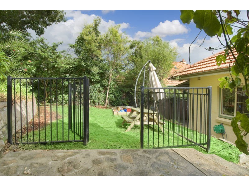 223  Sydney Road, Fairlight NSW 2094