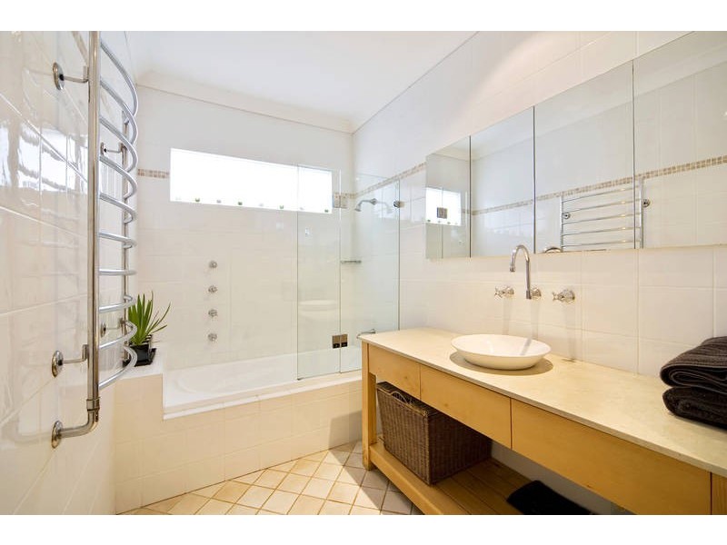 11 Playfair Road, North Curl Curl NSW 2099