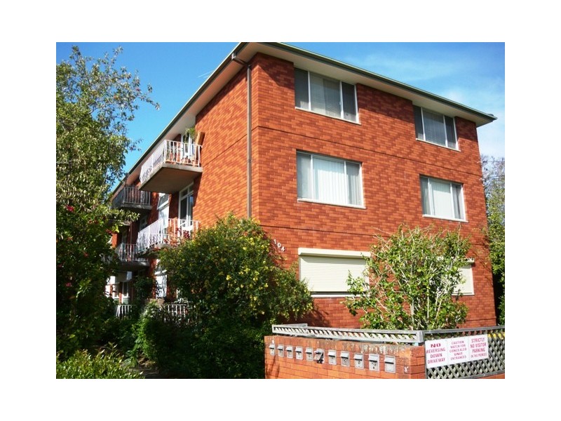 9/104  Wyadra Avenue, Freshwater NSW 2096