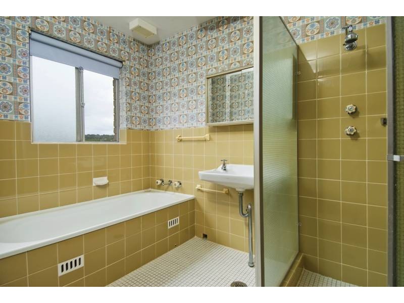 8/18  Campbell Parade, Manly Vale NSW 2093