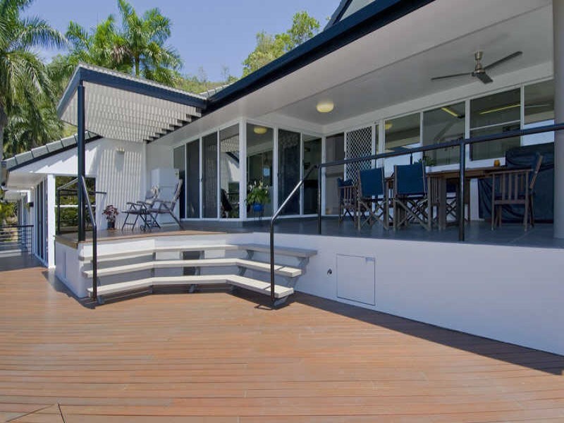 Whitfield QLD 4870