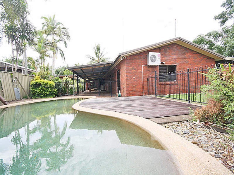 Holloways Beach QLD 4878