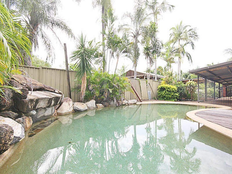 Holloways Beach QLD 4878