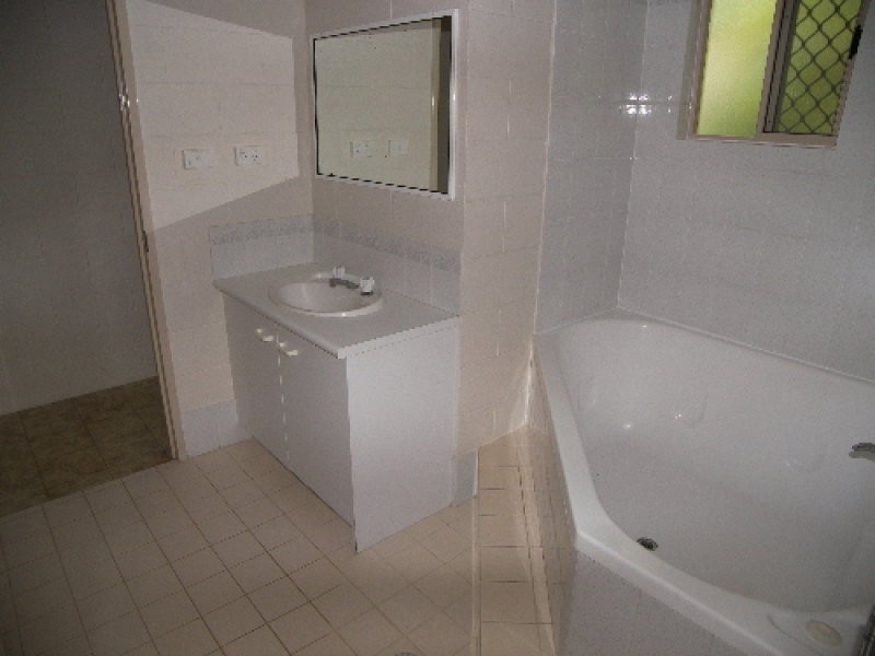 Bentley Park QLD 4869