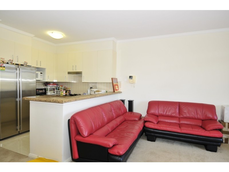 145/2  Dolphin Close, Chiswick NSW 2046