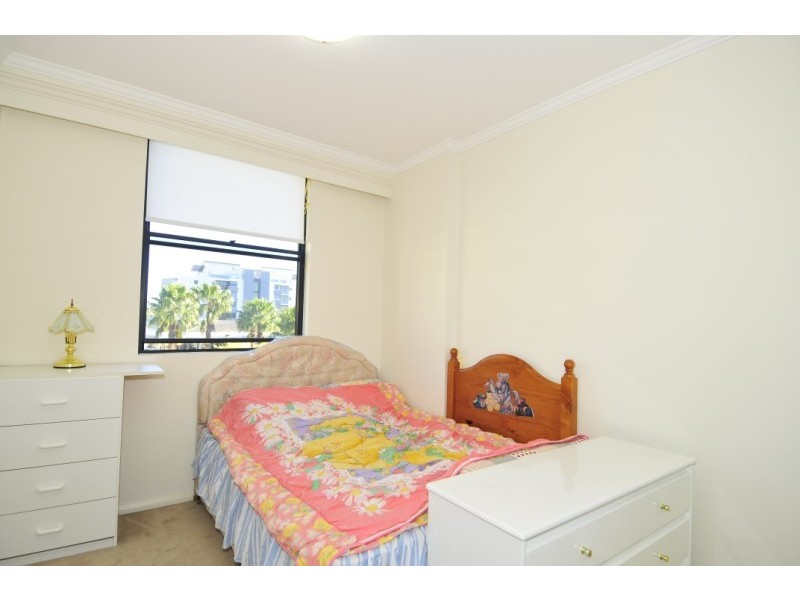 145/2  Dolphin Close, Chiswick NSW 2046