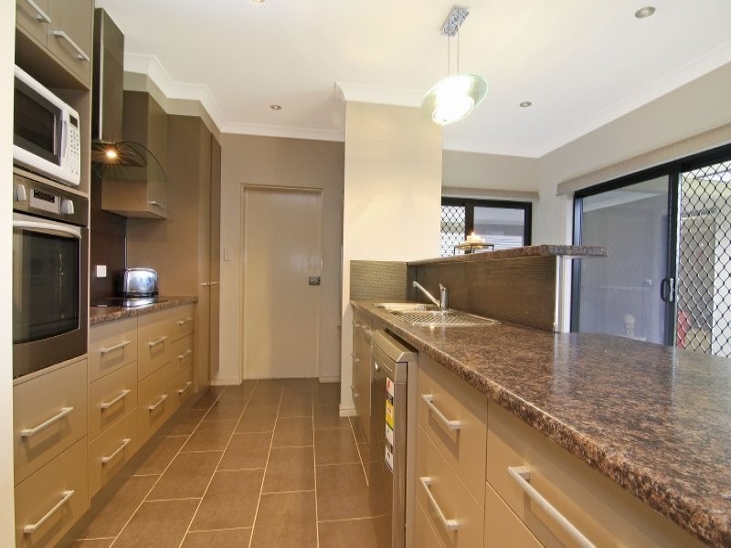 19 Raffles Avenue, Redlynch QLD 4870