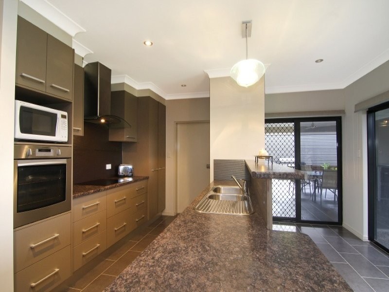 19 Raffles Avenue, Redlynch QLD 4870