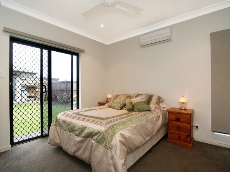 19 Raffles Avenue, Redlynch QLD 4870