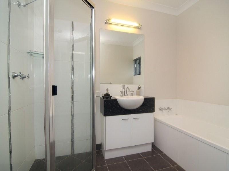 19 Raffles Avenue, Redlynch QLD 4870