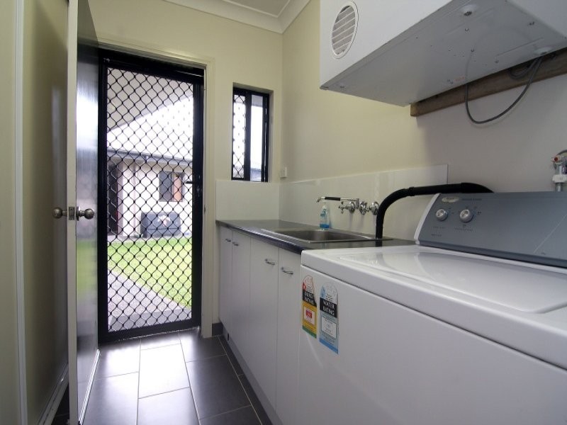 19 Raffles Avenue, Redlynch QLD 4870