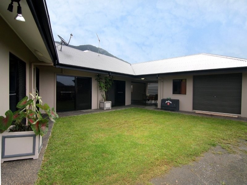 19 Raffles Avenue, Redlynch QLD 4870