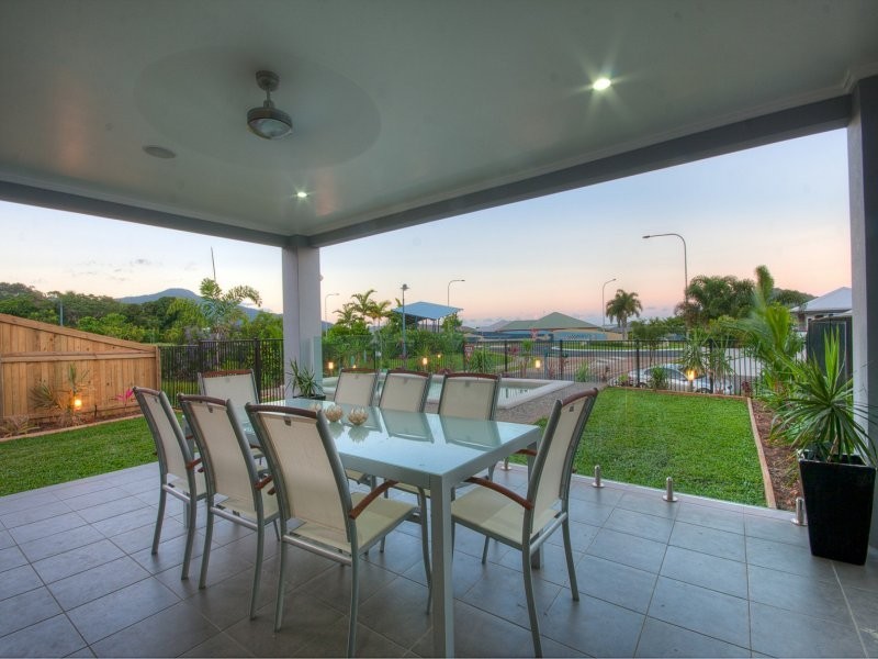 2 Springbrook Avenue, Redlynch QLD 4870