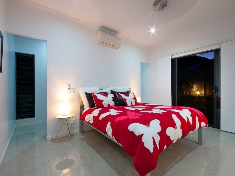 2 Springbrook Avenue, Redlynch QLD 4870