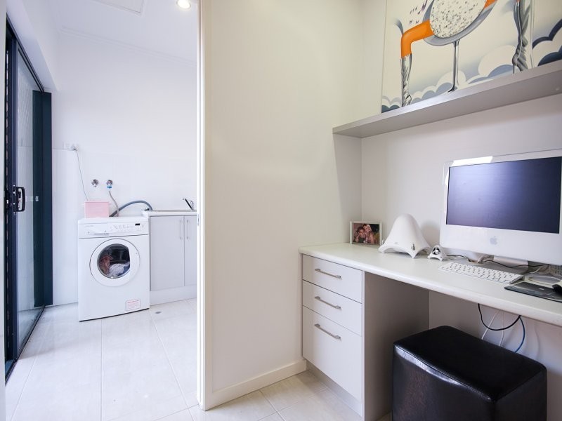 2 Springbrook Avenue, Redlynch QLD 4870