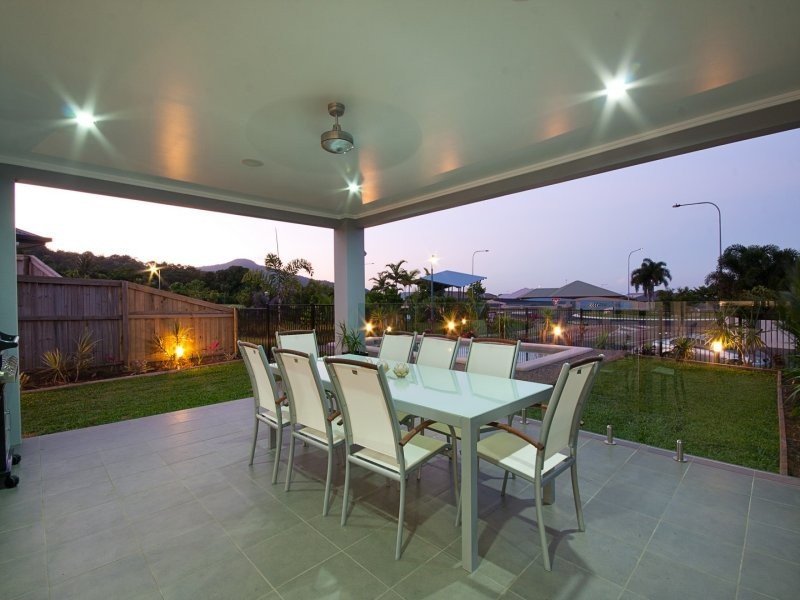 2 Springbrook Avenue, Redlynch QLD 4870