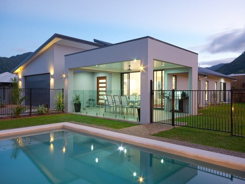 2 Springbrook Avenue, Redlynch QLD 4870