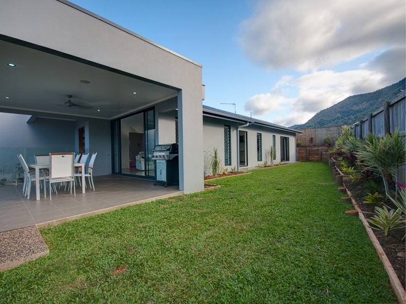 2 Springbrook Avenue, Redlynch QLD 4870