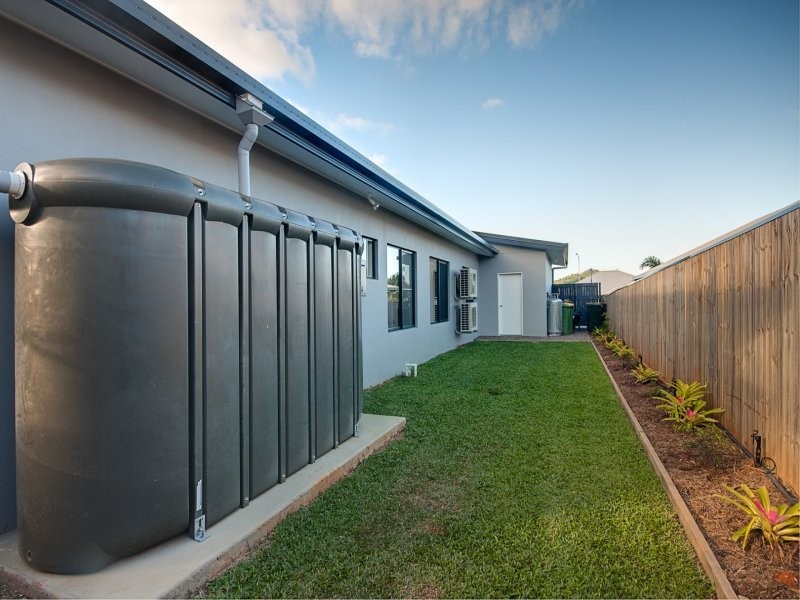 2 Springbrook Avenue, Redlynch QLD 4870