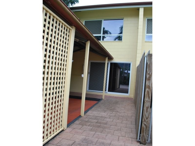 9/3 Tenni Street, Redlynch QLD 4870