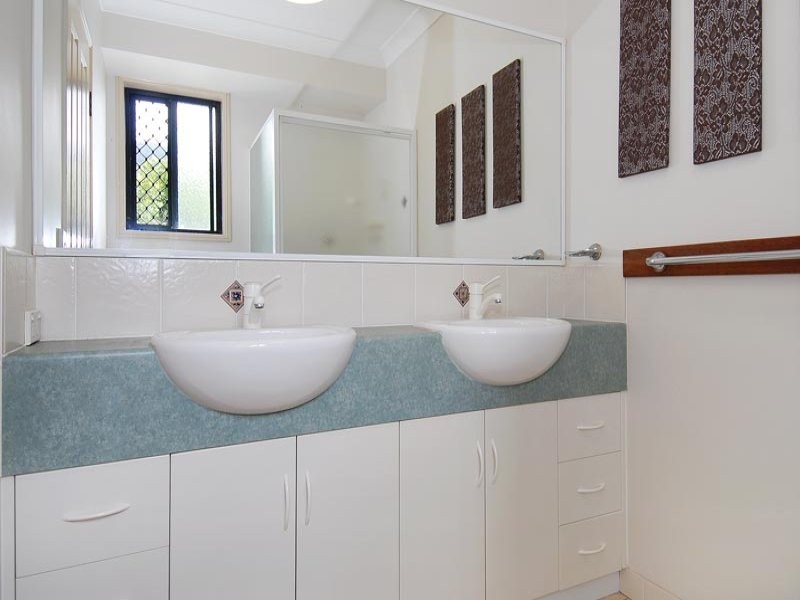 3 Ben Bolt Close, Redlynch QLD 4870