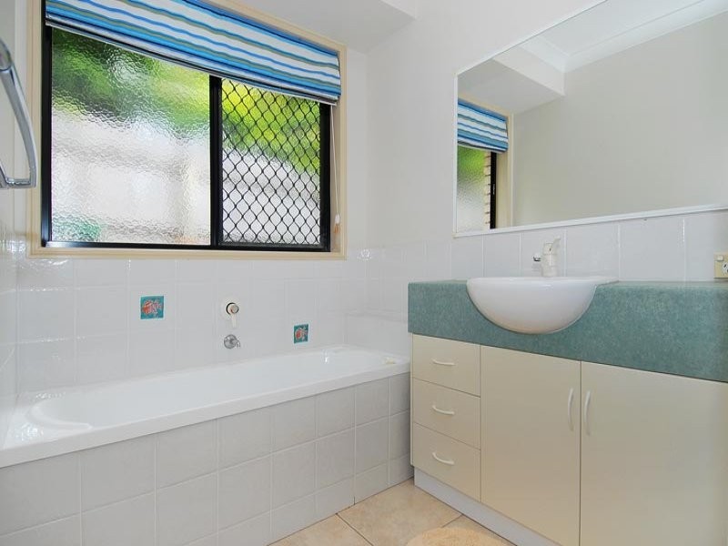 3 Ben Bolt Close, Redlynch QLD 4870