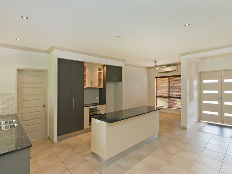 8 Lum Jim street, Redlynch QLD 4870