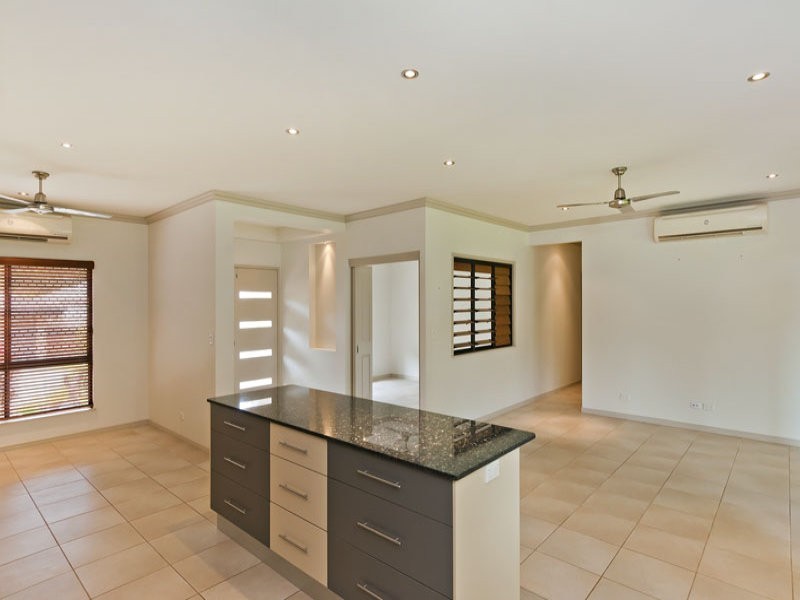 8 Lum Jim street, Redlynch QLD 4870