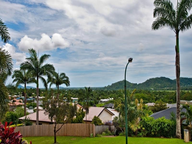 37 Pilosa Street, Redlynch QLD 4870