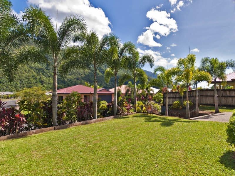 65 William Hickey Street, Redlynch QLD 4870