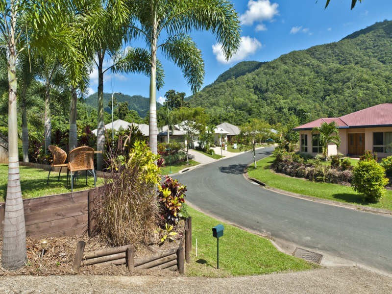 65 William Hickey Street, Redlynch QLD 4870