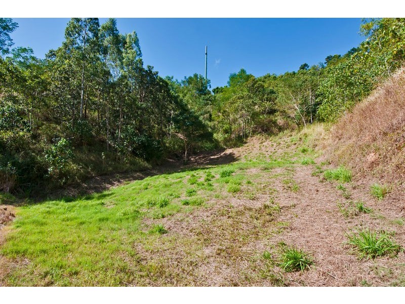 27 Willie Ming Close, Redlynch QLD 4870