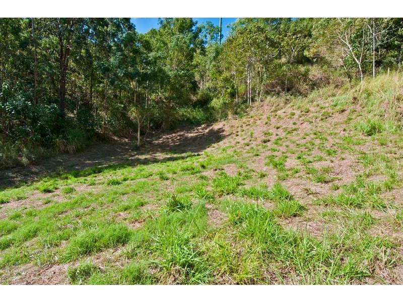 27 Willie Ming Close, Redlynch QLD 4870