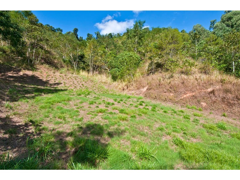 27 Willie Ming Close, Redlynch QLD 4870