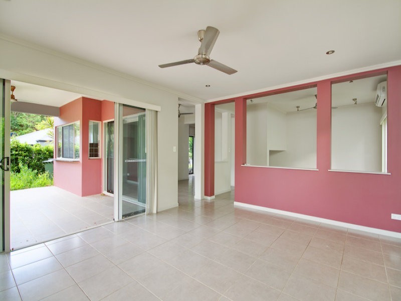 16 Willie Ming Close, Redlynch QLD 4870
