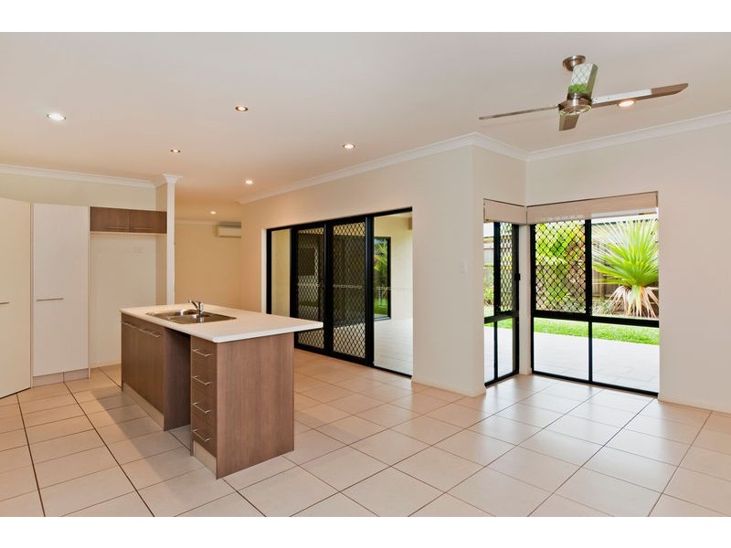 11 Davidson Close, Redlynch QLD 4870