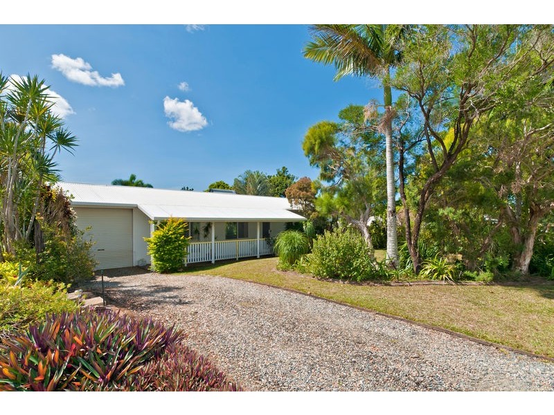 8 Stella Maris Close, Redlynch QLD 4870