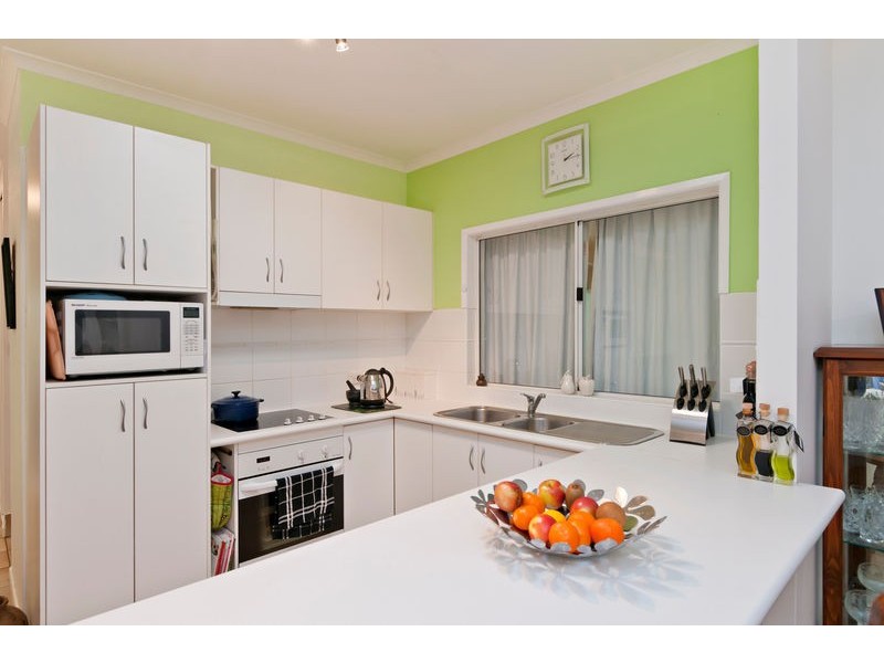 8 Stella Maris Close, Redlynch QLD 4870