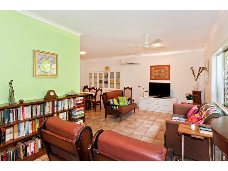 8 Stella Maris Close, Redlynch QLD 4870