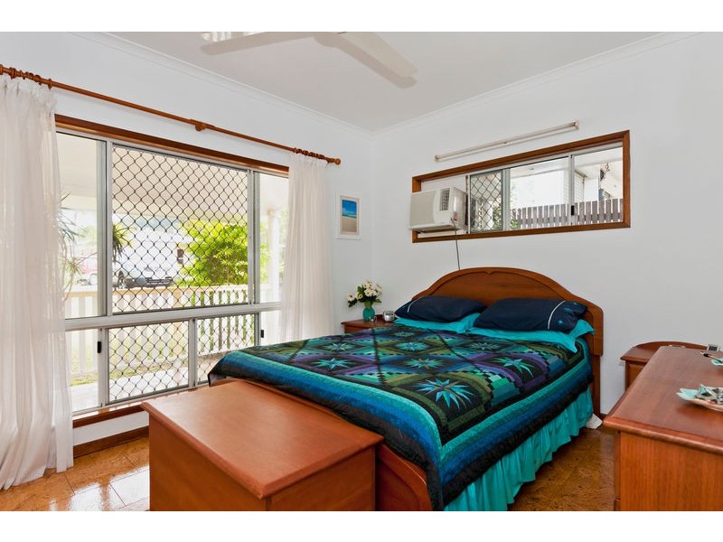 8 Stella Maris Close, Redlynch QLD 4870
