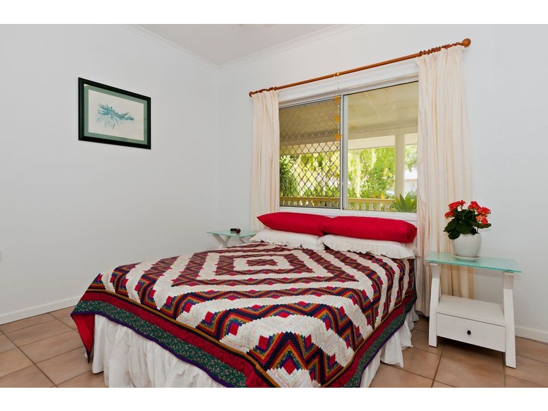 8 Stella Maris Close, Redlynch QLD 4870