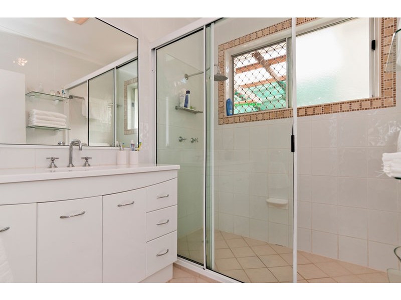 8 Stella Maris Close, Redlynch QLD 4870