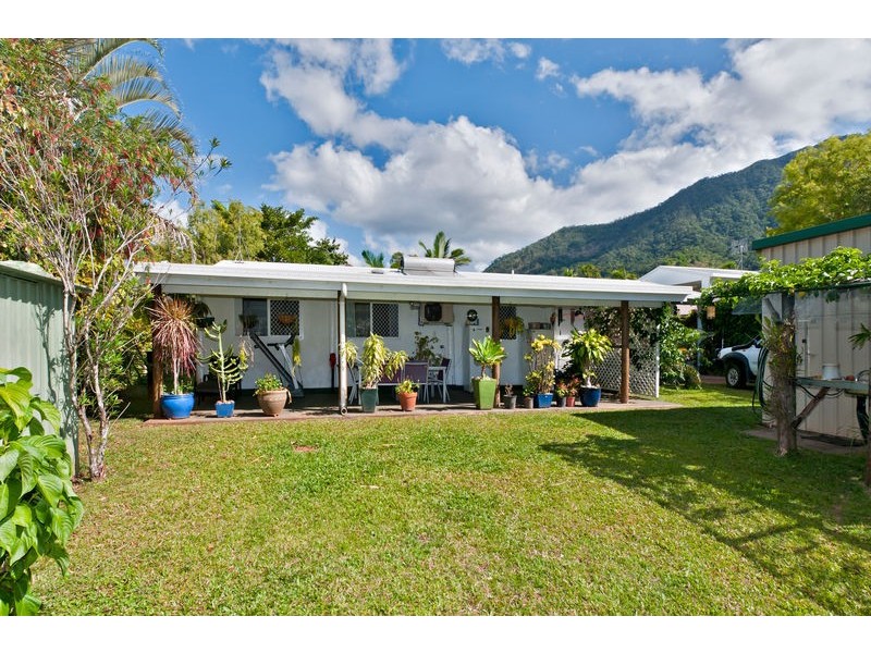 8 Stella Maris Close, Redlynch QLD 4870