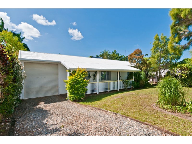 8 Stella Maris Close, Redlynch QLD 4870